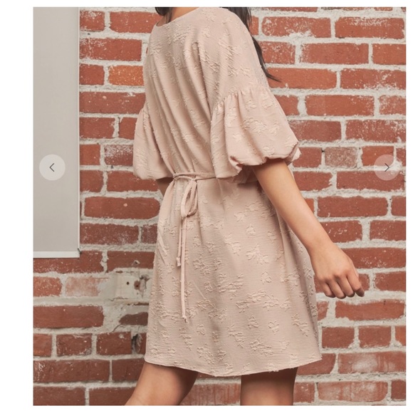 Boho Textured Fabric Balloon Sleeve Dress - Picture 5 of 10